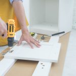 W dzisiejszych czasach niezwykle multum osób przeznacza swój wolny czas przed telewizorem